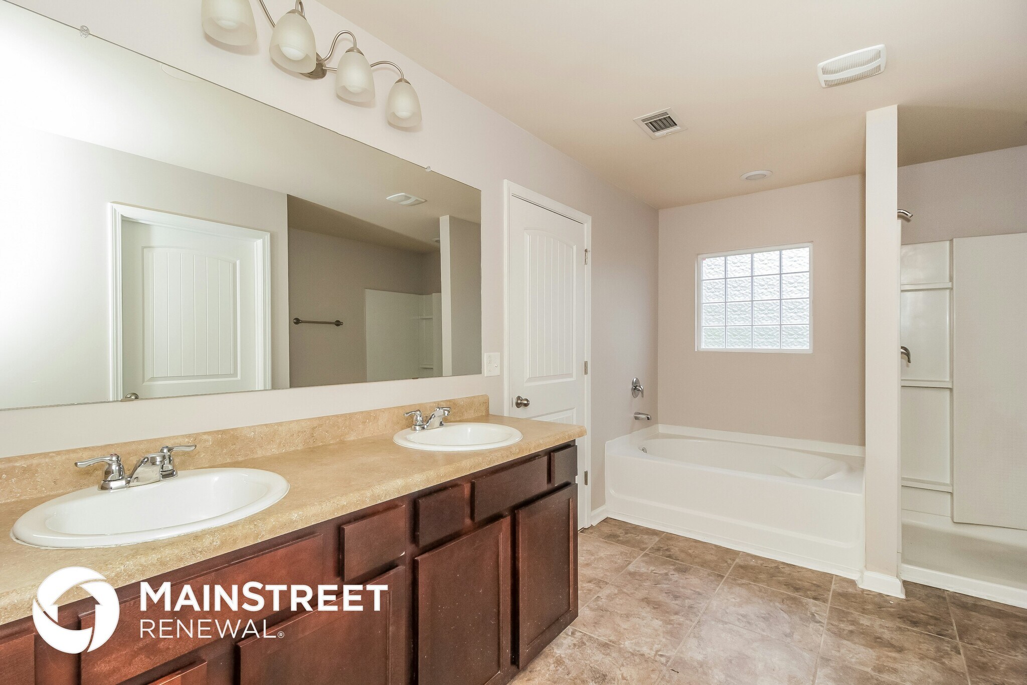 Building Photo - 2944 S Hills