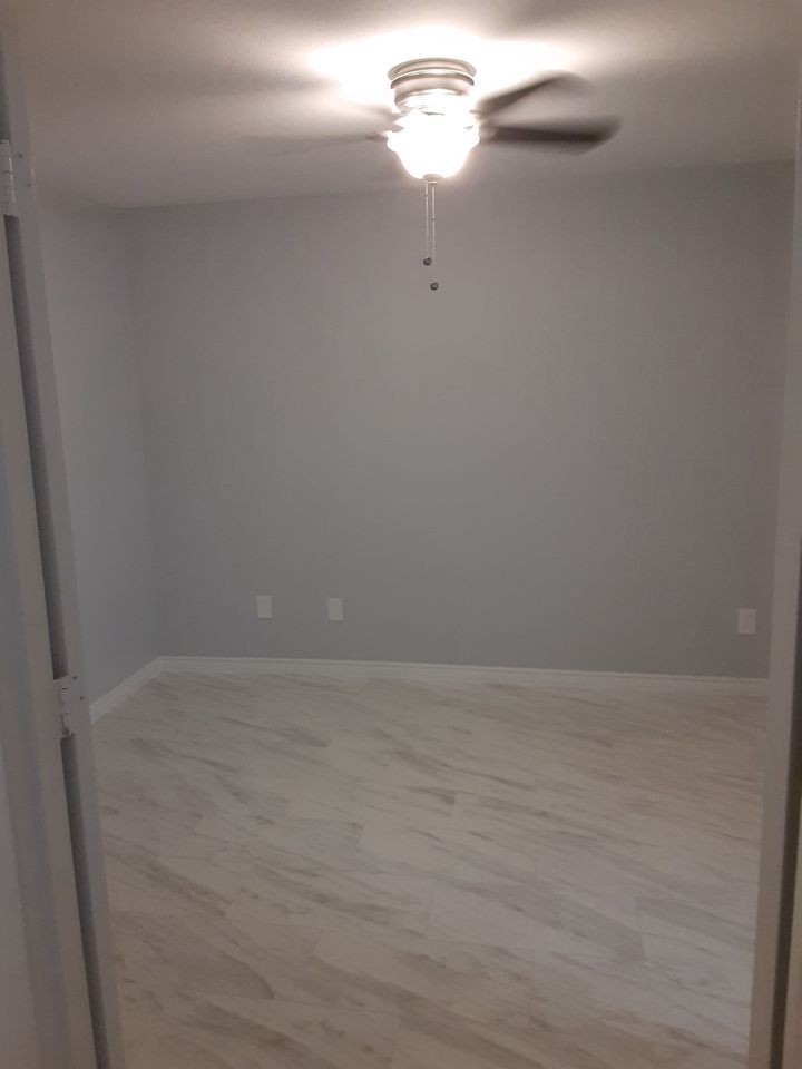 Building Photo - 18333 Roehampton Dr