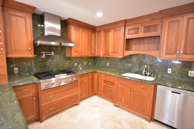 Kitchen 4 burner cooktop with grill - 1287 Westwood St