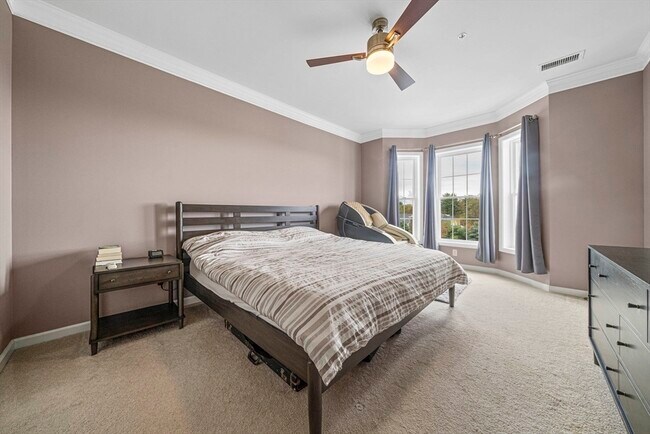 Building Photo - 204 Clocktower Dr