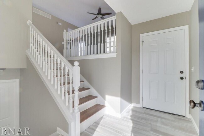 Building Photo - Stunning 4 Bed/3Bath Bi Level