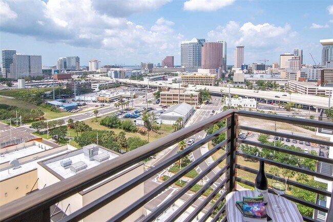 Building Photo - 1120 E Kennedy Blvd