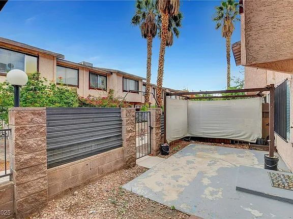 Building Photo - NO MIN CREDIT SCORE REQUIRED, BK OKAY, PAST EVICTION OKAY!, BACKGROUND FRIENDLY. Apply at "The Re...