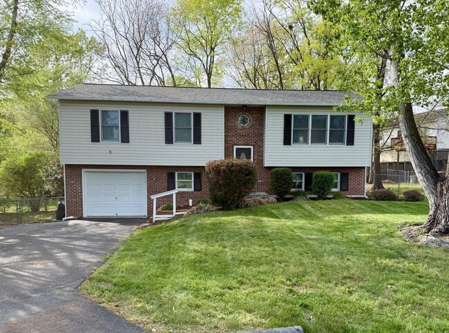 Building Photo - 111 Everette Pl