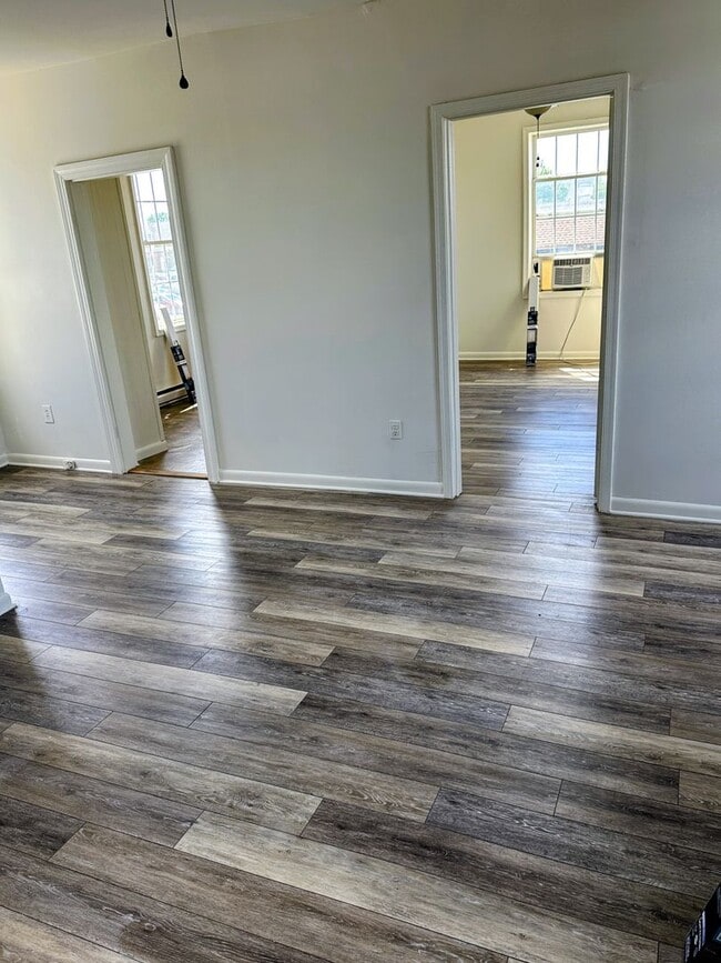 Building Photo - Apartment in Downtown LaPlata