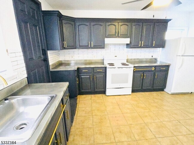 Building Photo - 10 Noll Pl