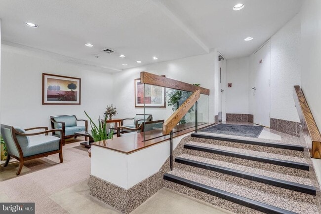 Building Photo - 307 Yoakum Pkwy