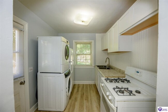 Building Photo - 105 Beech St