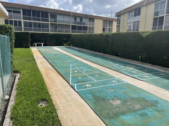 Building Photo - 555 Purdy Ln