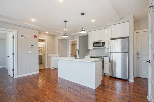 Building Photo - 1710 Cambridge St