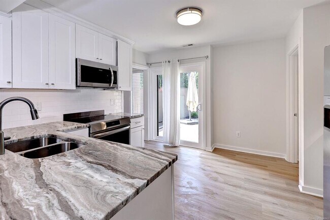 Building Photo - 106 Harrops Glen