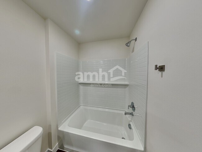 Building Photo - 4808 85th Dr NE