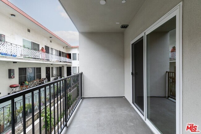 Building Photo - 1227 N Berendo St