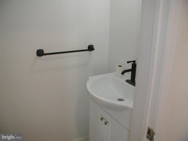 Building Photo - 509 Lincoln Ave