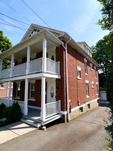 Building Photo - 526 High St