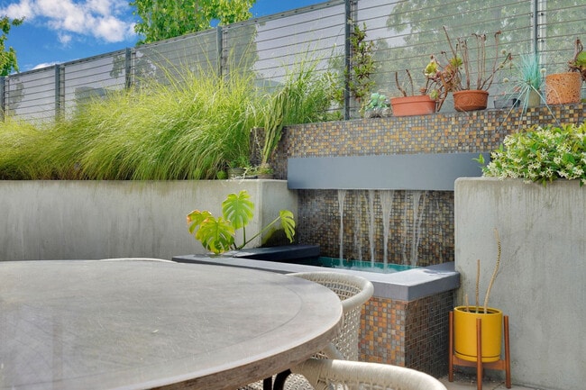 Building Photo - 355 Berry St