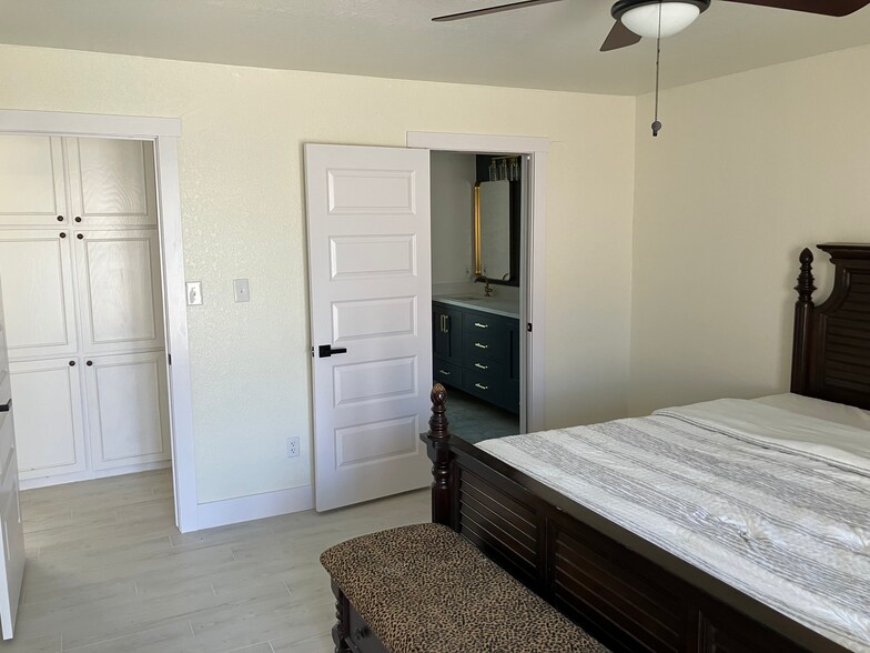 Master Bedroom - 3221 Cove Hollow Ct