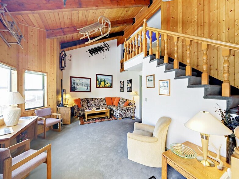 Building Photo - 8014 Sunnyoak Cir