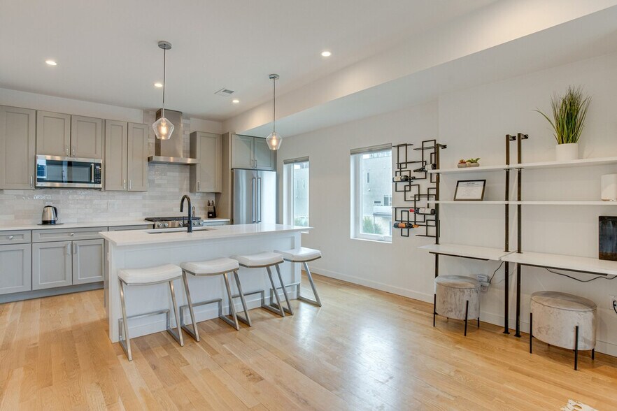 Building Photo - 3890 W 13th Ave