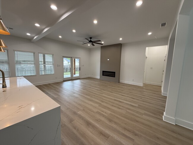 Building Photo - 219 Fox Chase Cir