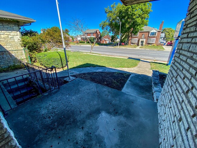 Building Photo - Remodeled Westgate Home with Attached Prof...