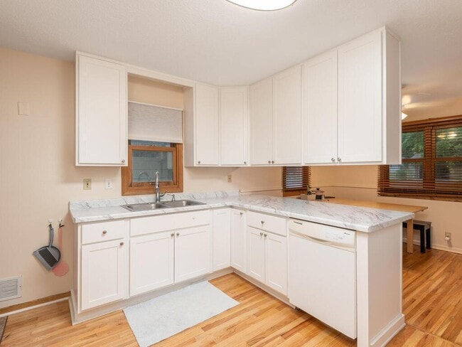 Building Photo - 6321 Wilryan Ave