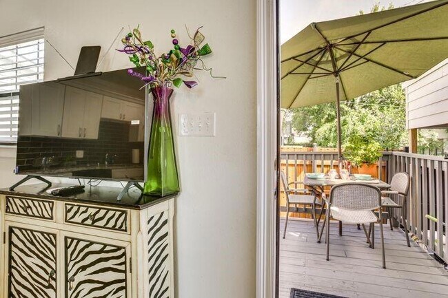 Building Photo - 2100 Philip St