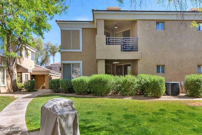 Building Photo - 1411 E Orangewood Ave