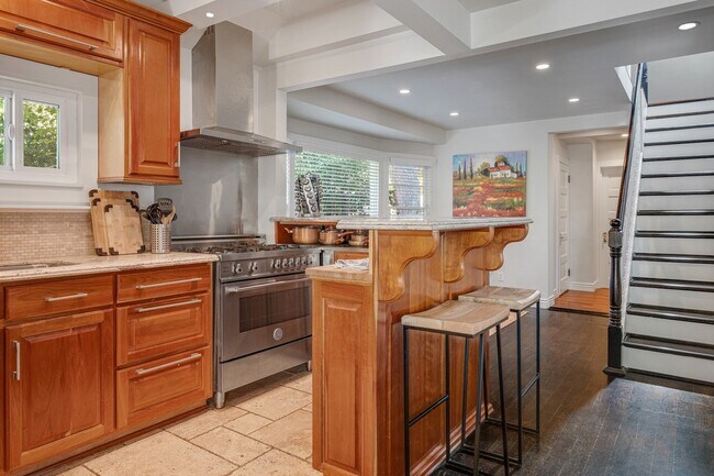 Building Photo - 38 19th Ave