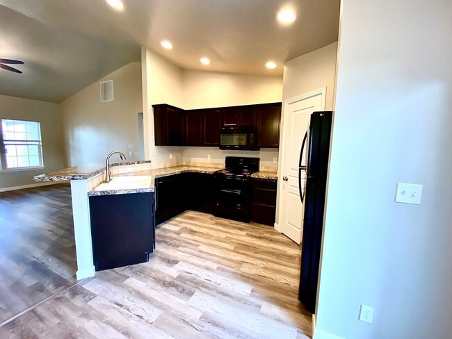 Building Photo - 4 Bedroom + Bonus with 2 baths available 8/22