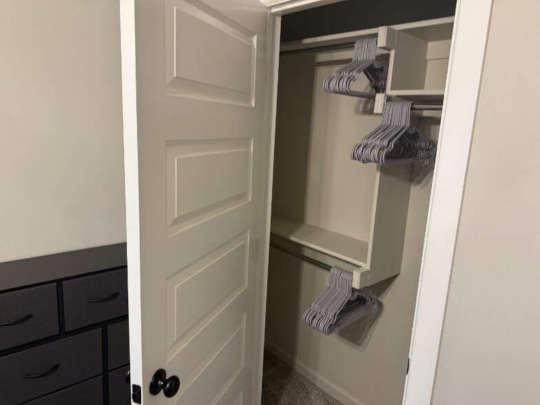 Building Photo - 6413 SE 84th St