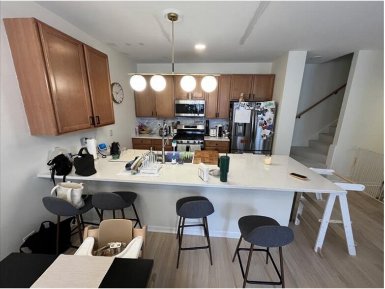 Building Photo - 3255 N Bay Ct