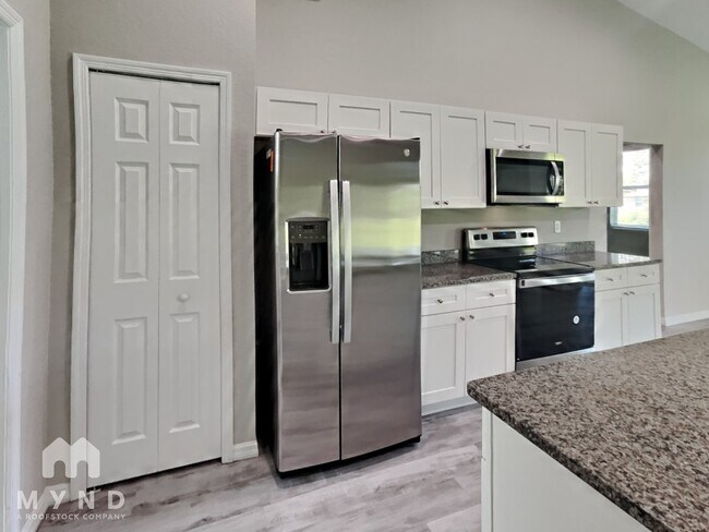 Building Photo - 7429 W Cameo Cir