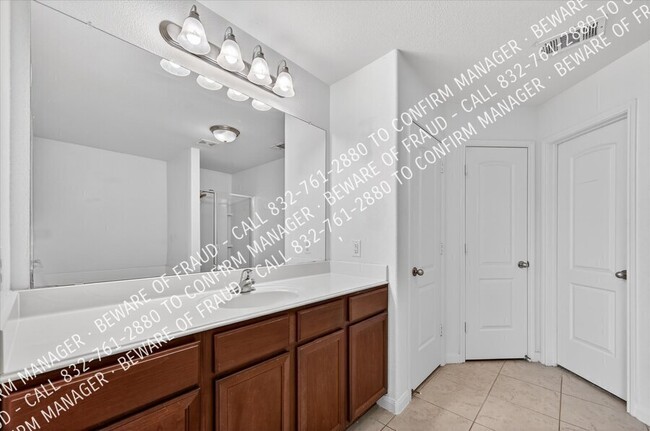 Building Photo - 2126 Redbud Dr