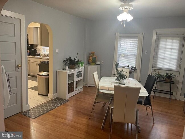 Building Photo - 695 W Kings Hwy