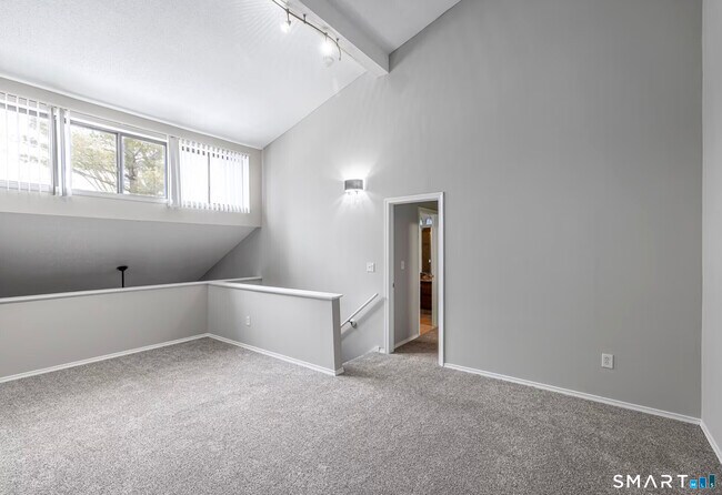 Building Photo - 25 Stanley St