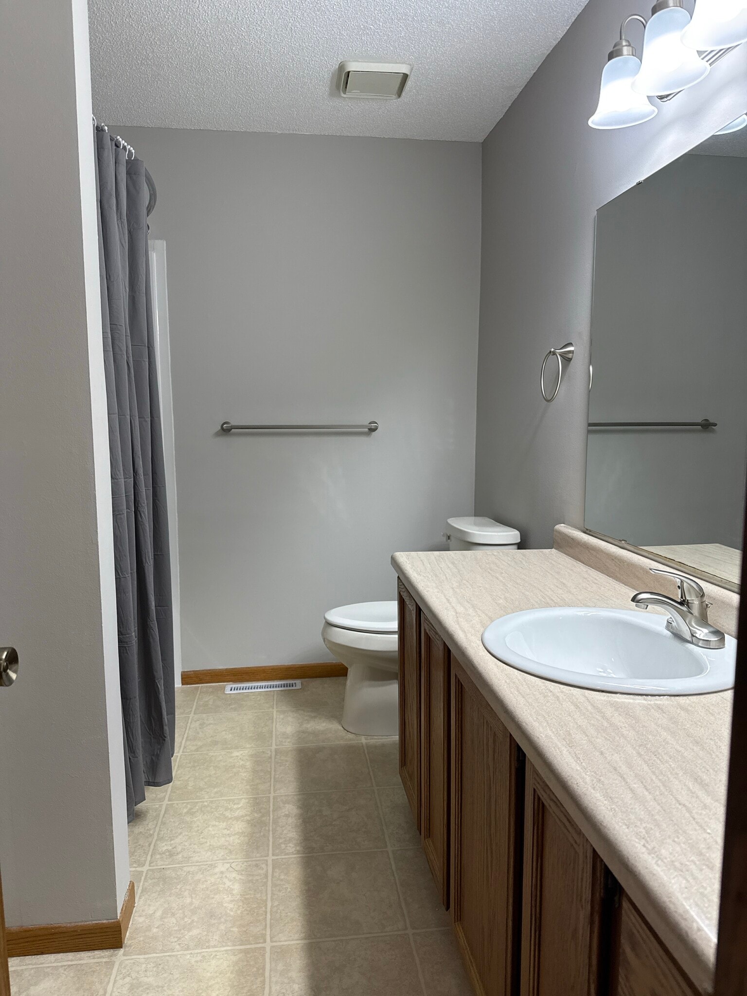 Clean upper-level full bathroom with updated fixtures. - 9092 Goldenrod Ln N