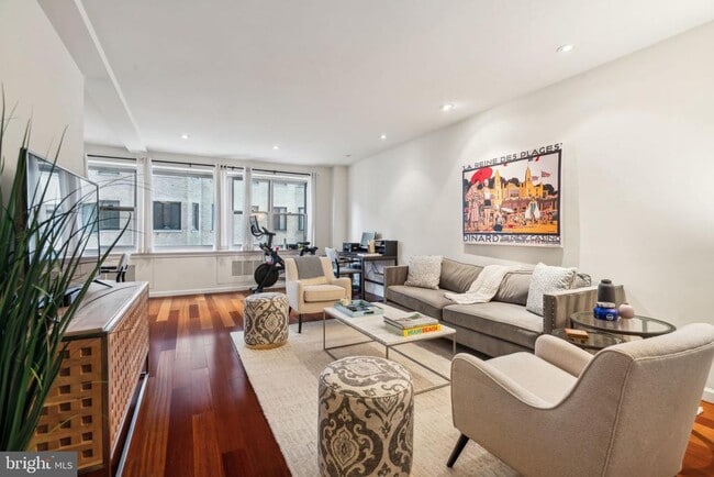 Building Photo - 220 W Rittenhouse Square