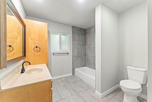 Building Photo - 16 Duvall Ln