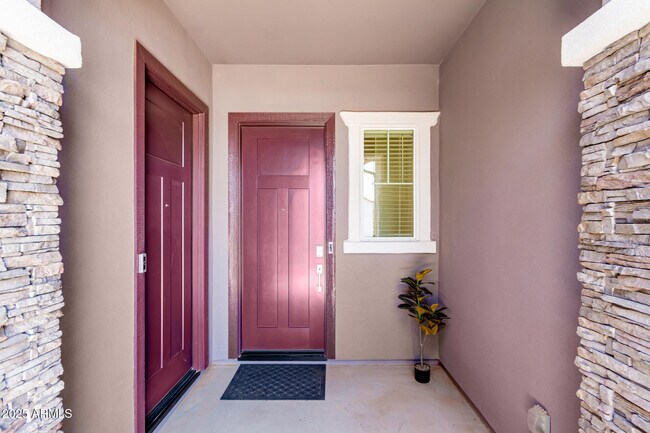 Building Photo - 941 W Treasure Trl