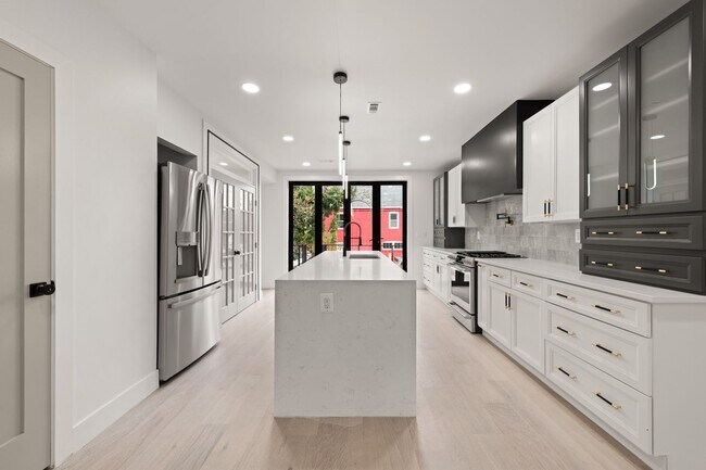 Building Photo - DC1026