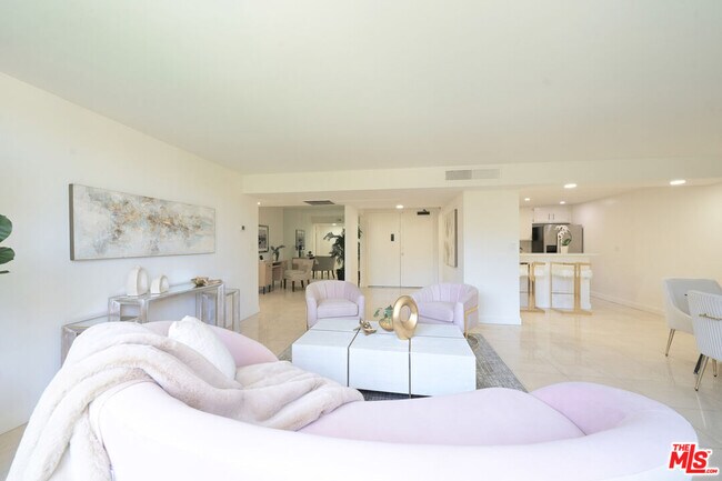 Building Photo - 10535 Wilshire Blvd