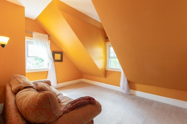 Building Photo - 356 Carteret Pl