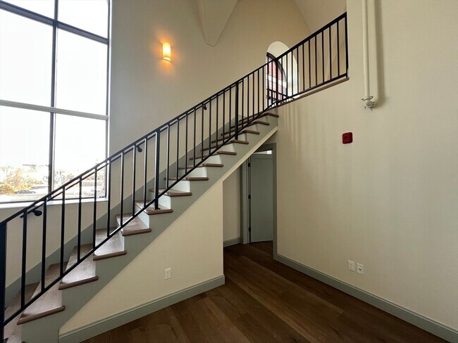 Building Photo - 160 Seabury St