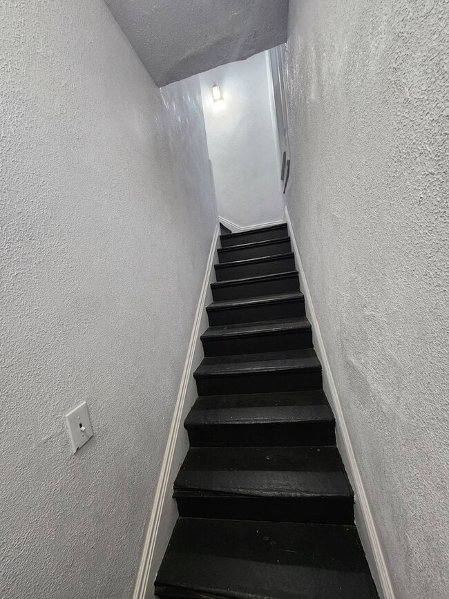 Building Photo - 2186 E 89th St