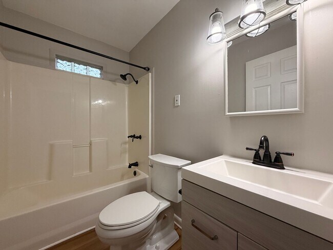 Building Photo - 3 Bed 2 Bath in Hapeville!