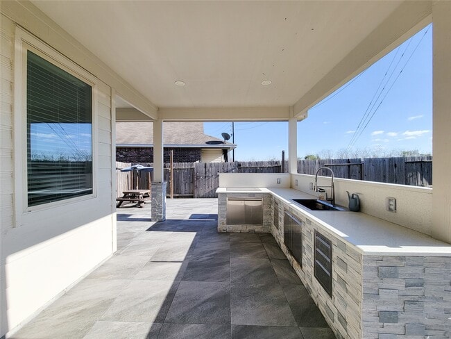 Building Photo - 21043 Iris Holly St