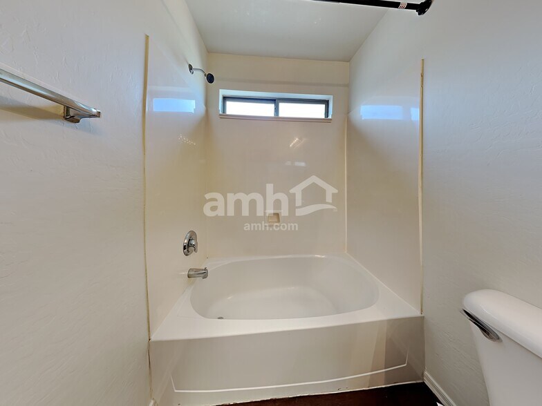 Building Photo - 6727 W Desert Ln