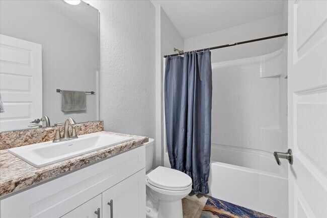 Building Photo - Welcome in to this beautiful Unfurnished -...
