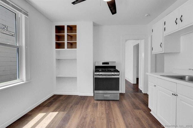 Building Photo - 84 Dewey St